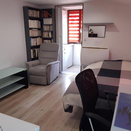 Studio Independant Apartment Saint-Illiers-la-Ville Екстериор снимка