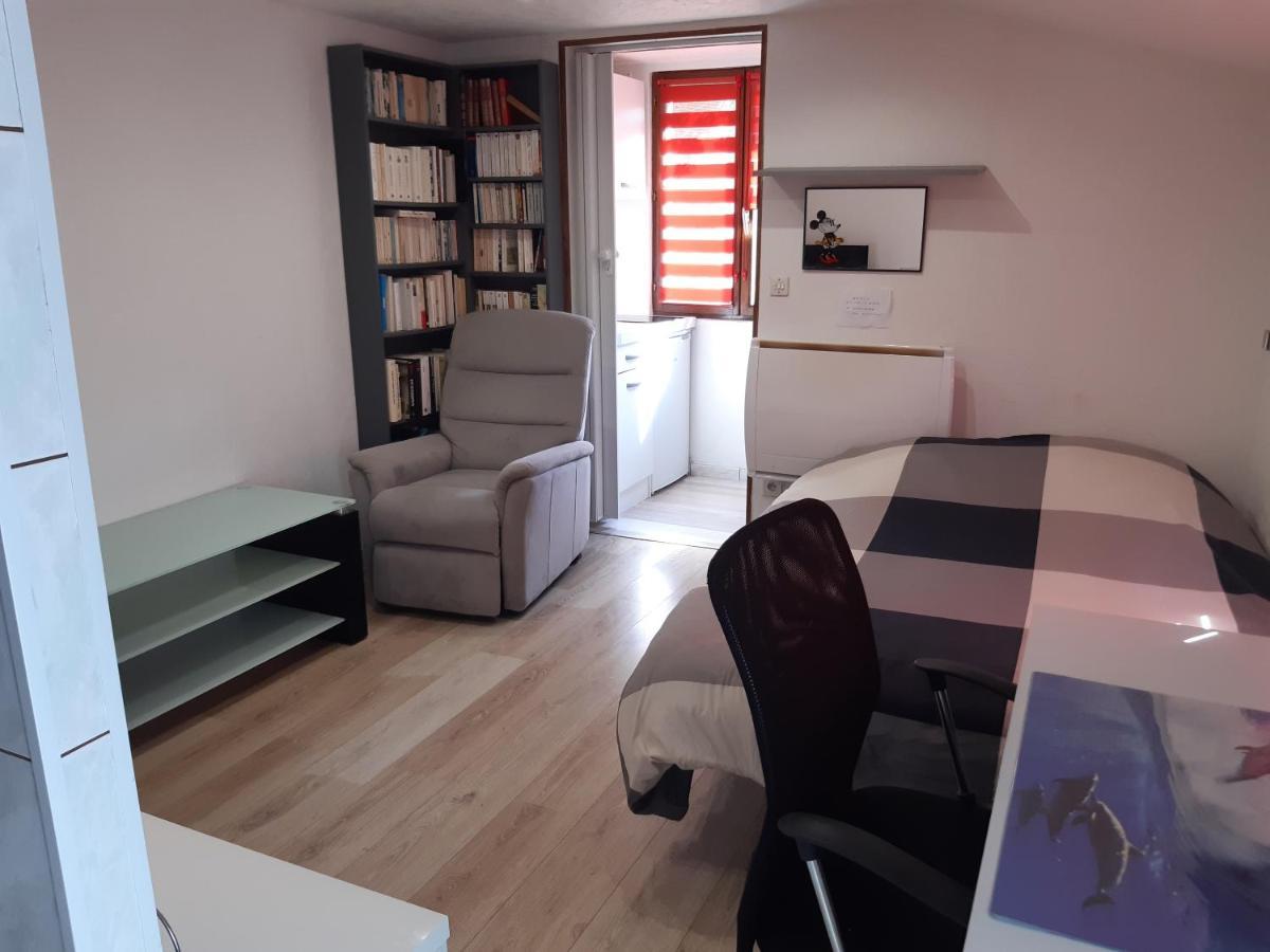 Studio Independant Apartment Saint-Illiers-la-Ville Екстериор снимка